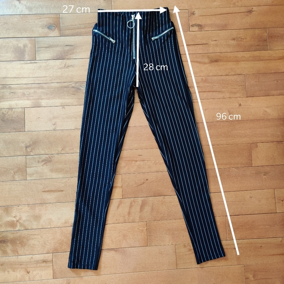 Pinstripe Leggings - Picture 4 of 4